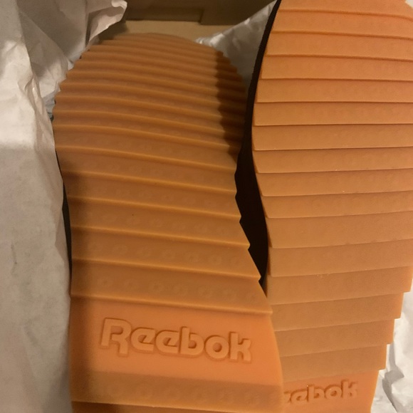 Black Reebok - Picture 9 of 9